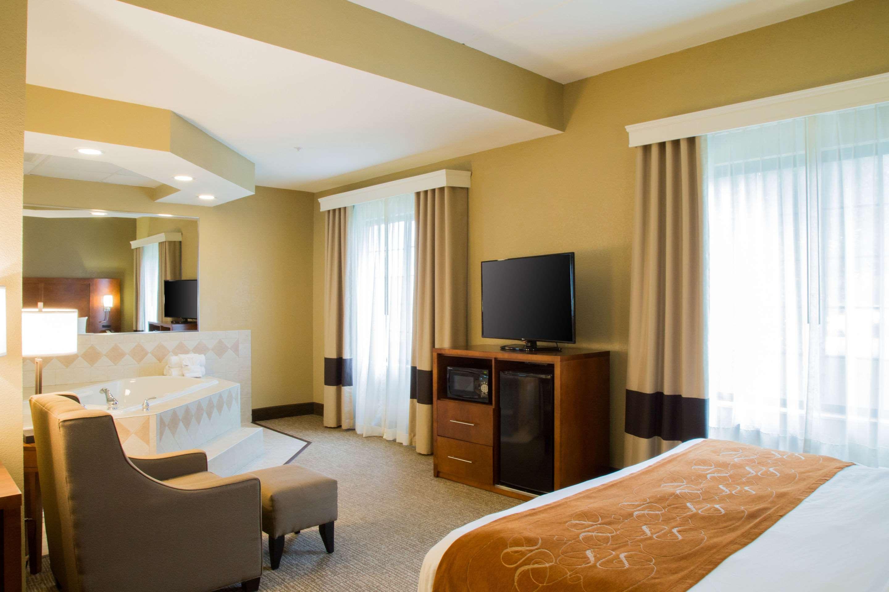 Comfort Suites Grand Rapids South Kentwood Экстерьер фото