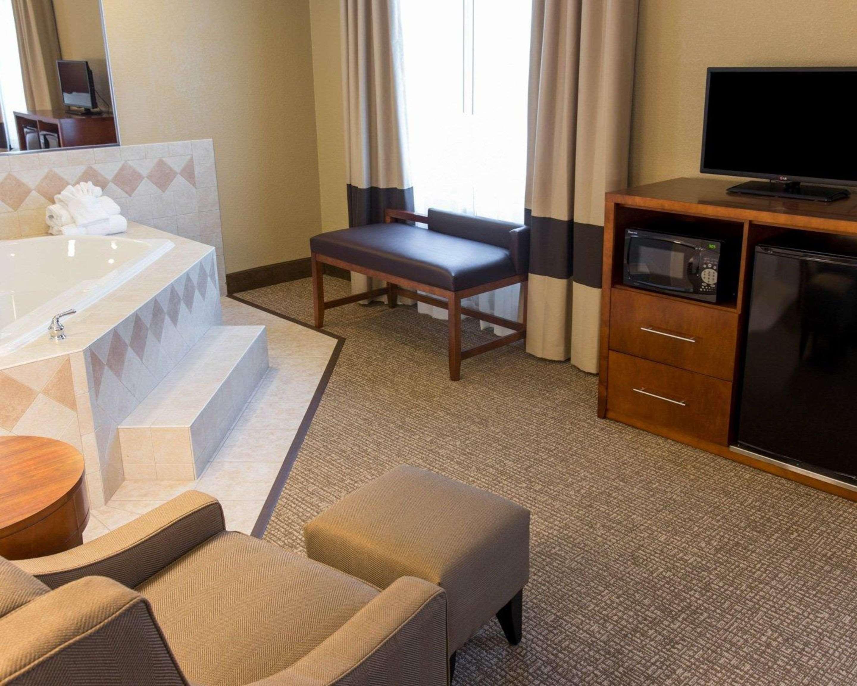 Comfort Suites Grand Rapids South Kentwood Экстерьер фото
